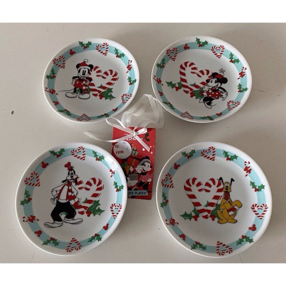 Set Of 4 Disney Mickey Minnie Goofy Pluto Christmas Holiday Appetizer Plates NEW